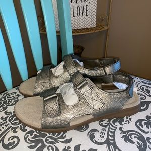 Women’s Cobbie cuddlers sandals size 7.5